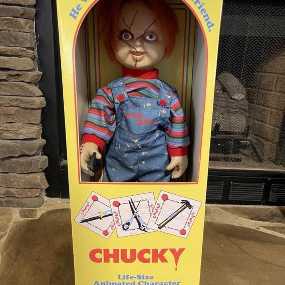 Universal/Gemmy 2ft Animated Roaming Chucky Doll (2022)